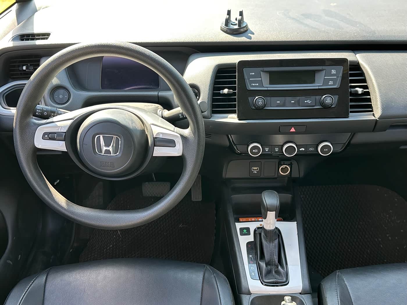 Honda Fit 1.5 л 2023 г. Белый, пробег 43000 км