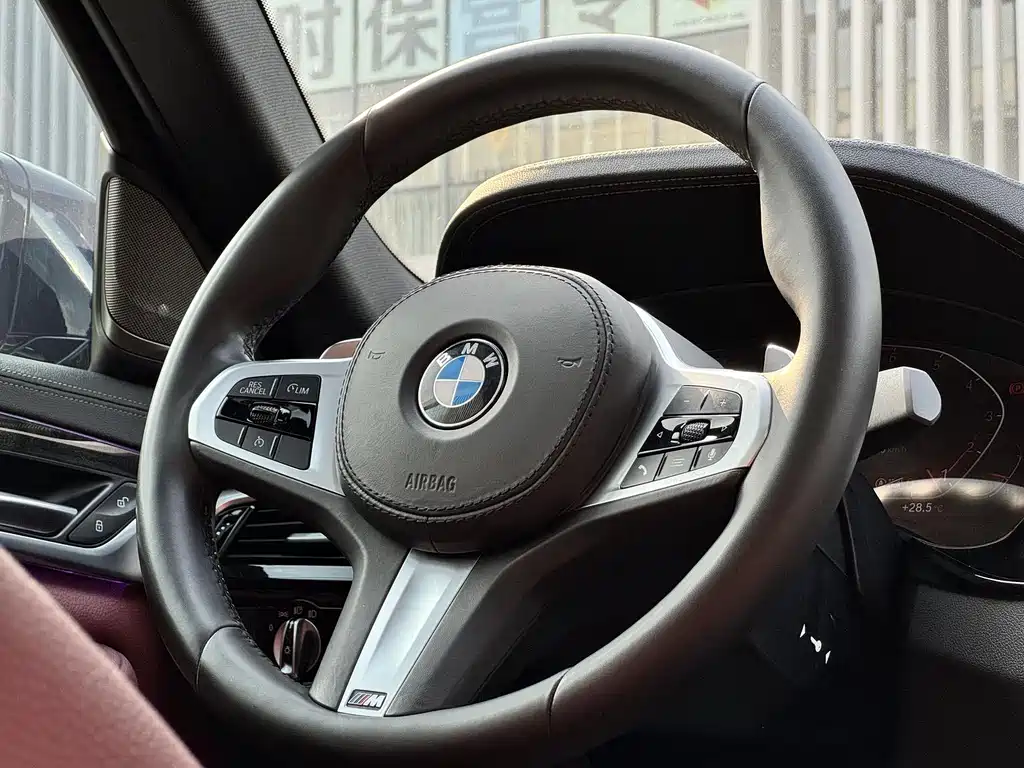 BMW 5 Series — миниатюра 15
