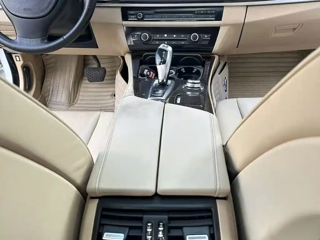 BMW 5 Series — миниатюра 13