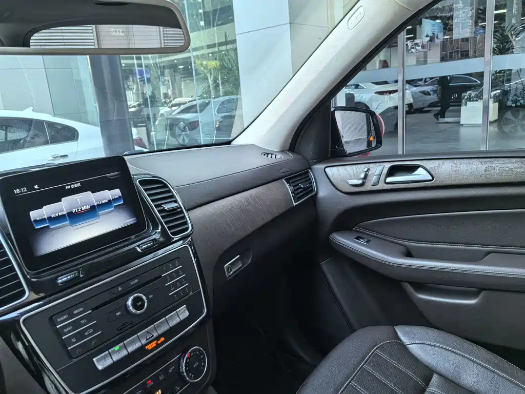 Mercedes-Benz GLE (Import) — миниатюра 6