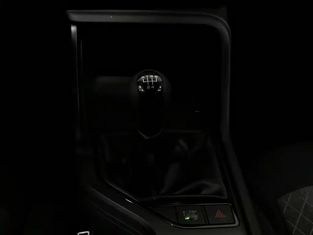 Roewe i5 — миниатюра 13