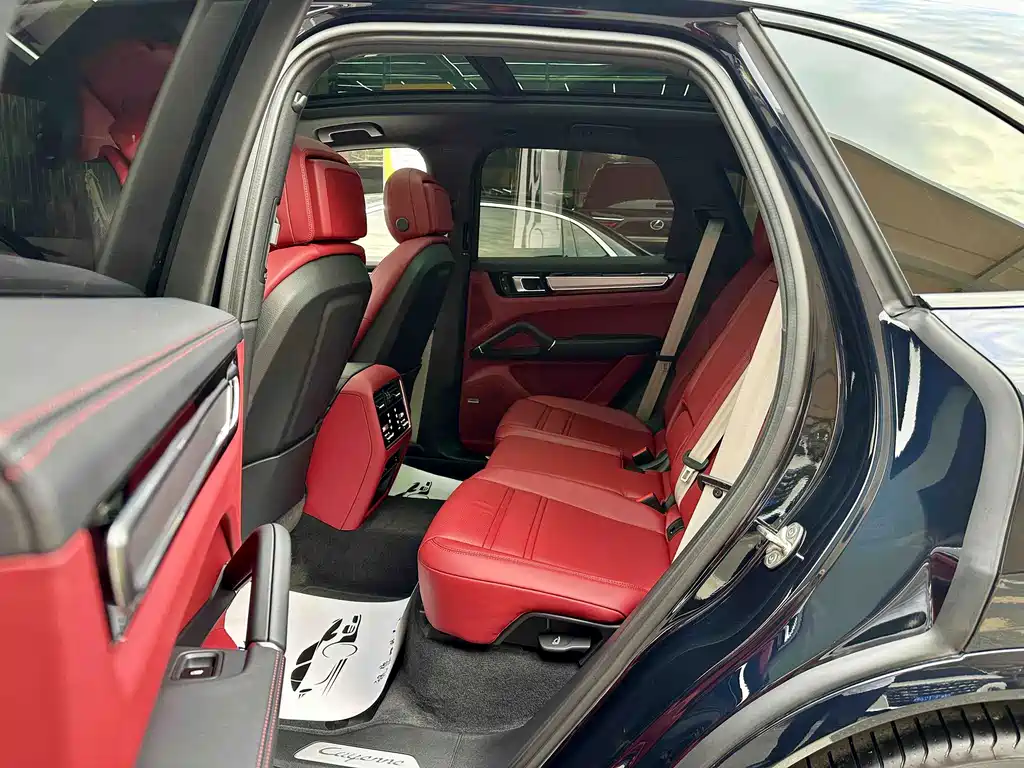 Porsche Cayenne — миниатюра 12
