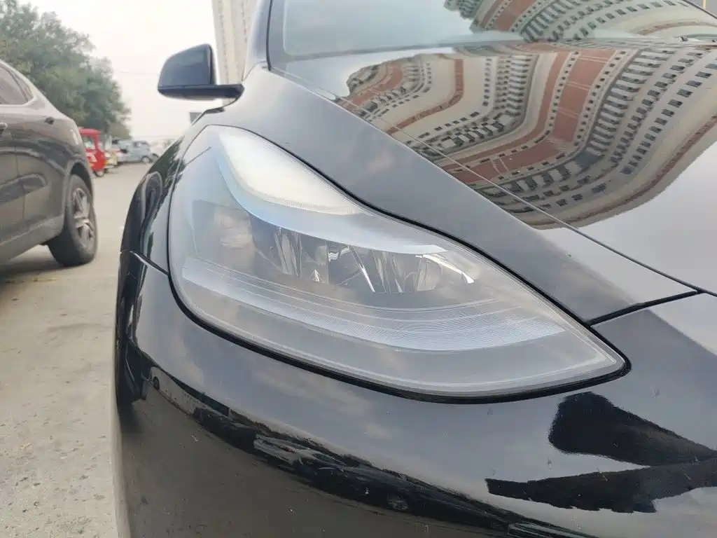 Tesla Model Y — миниатюра 7