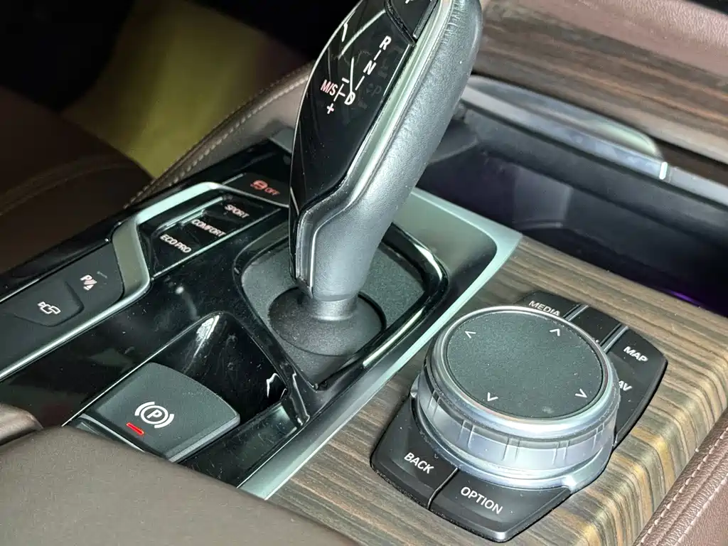 BMW 5 Series — миниатюра 22