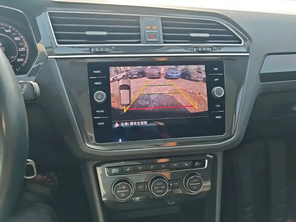 Volkswagen Tiguan — миниатюра 13