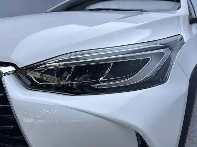 Toyota Yaris L — миниатюра 2
