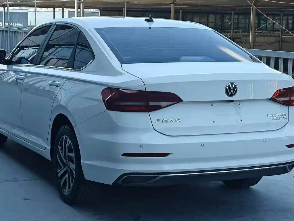Volkswagen Lavida — миниатюра 4