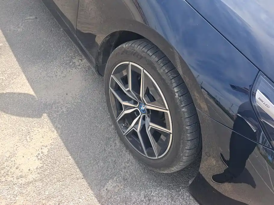 BMW i5 — миниатюра 6