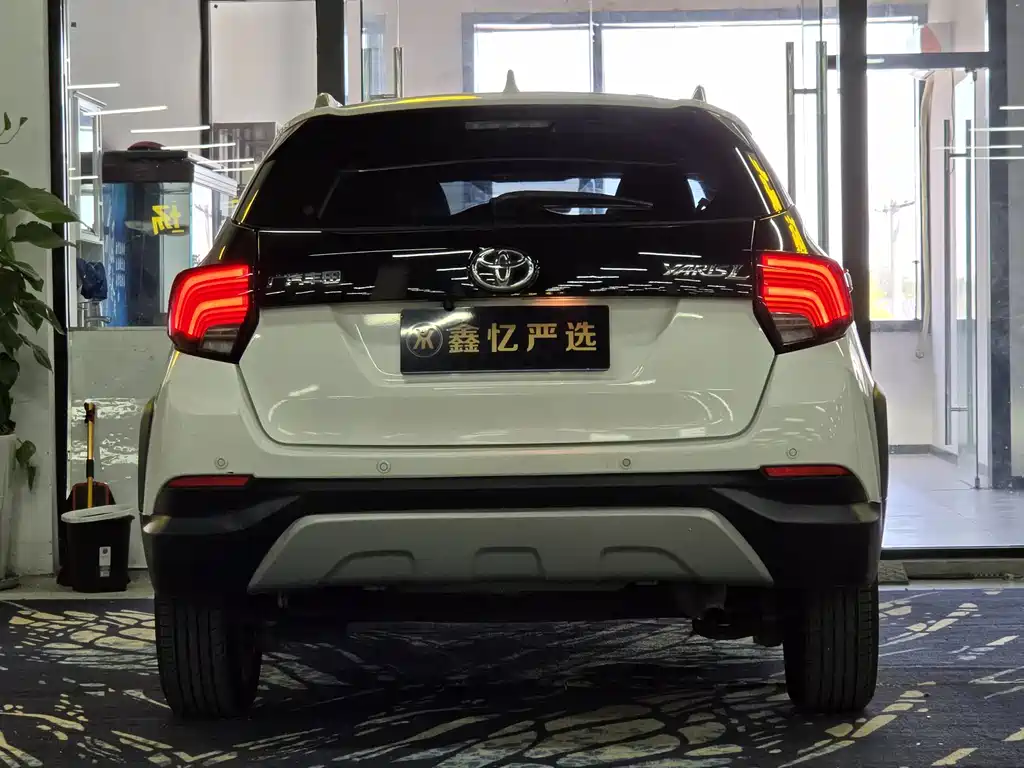 Toyota Yaris L — миниатюра 11