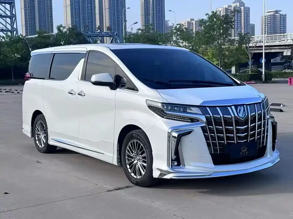 Toyota Alphard — миниатюра 3