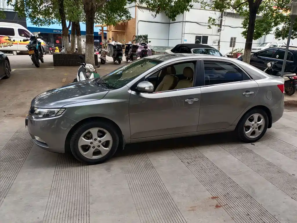 Kia Forte 2009 1.6L MT GLS