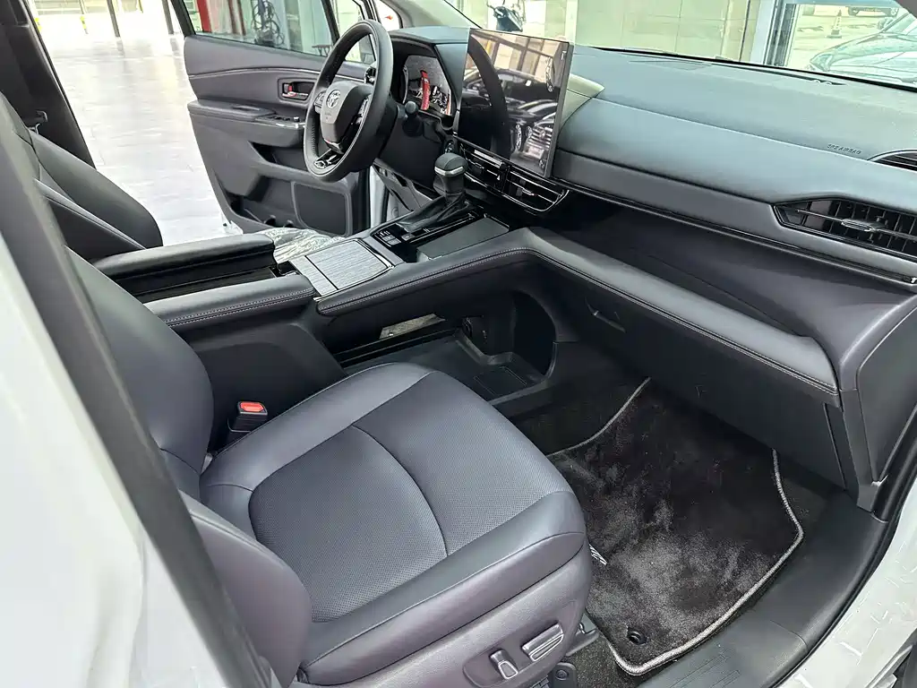 Toyota Sienna — миниатюра 11