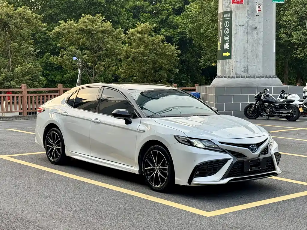 Toyota Camry — миниатюра 4