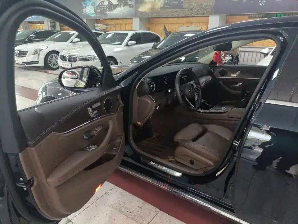 Mercedes-Benz E-Class — миниатюра 5