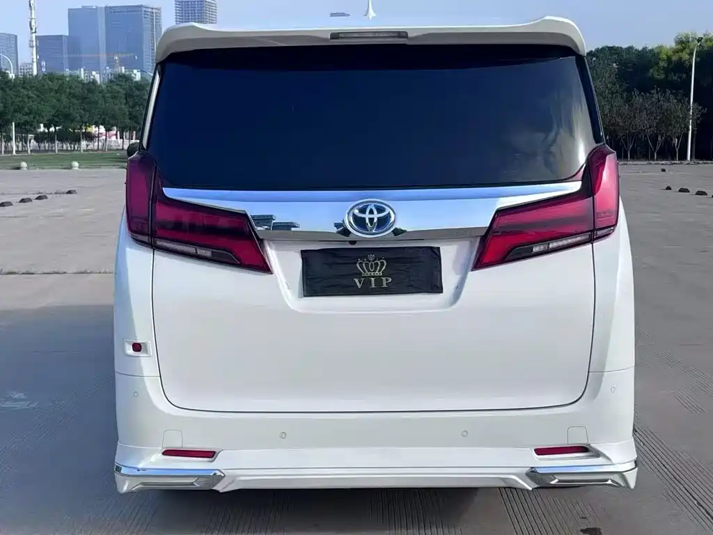 Toyota Alphard — миниатюра 9