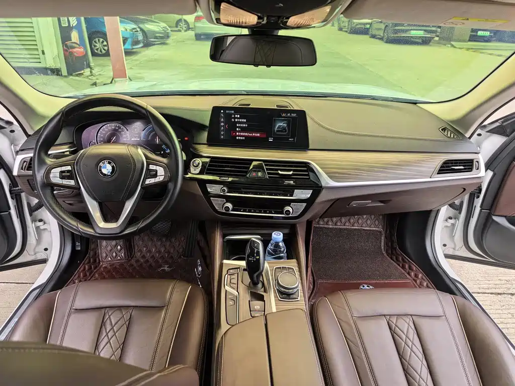 BMW 5 Series New Energy — миниатюра 7