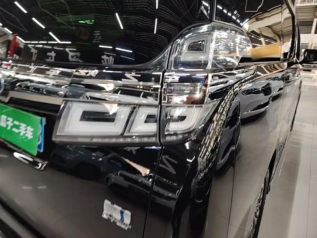 Toyota Vellfire — миниатюра 8