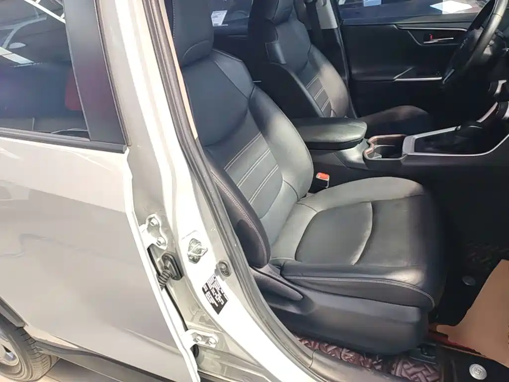 Toyota RAV4 — миниатюра 25