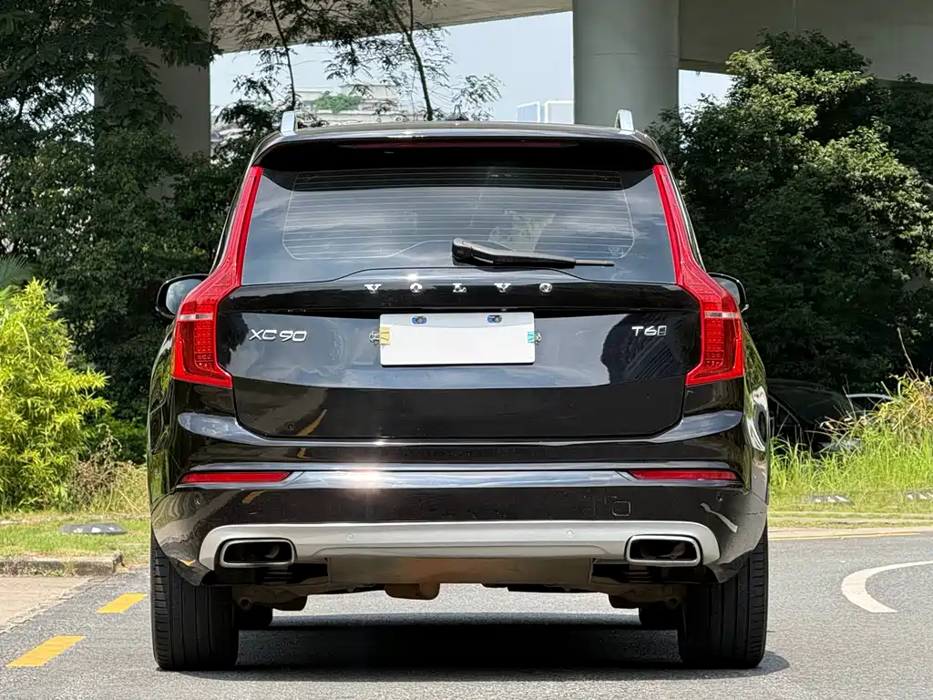 Volvo XC90 2018 T6 5 мест
