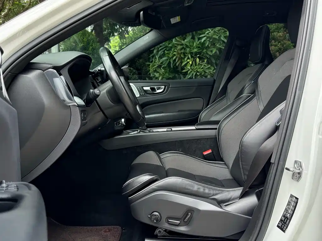 Volvo XC60 — миниатюра 11