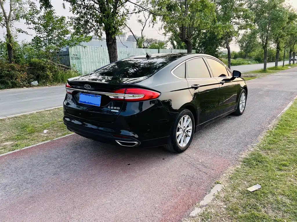 Ford Mondeo — миниатюра 7