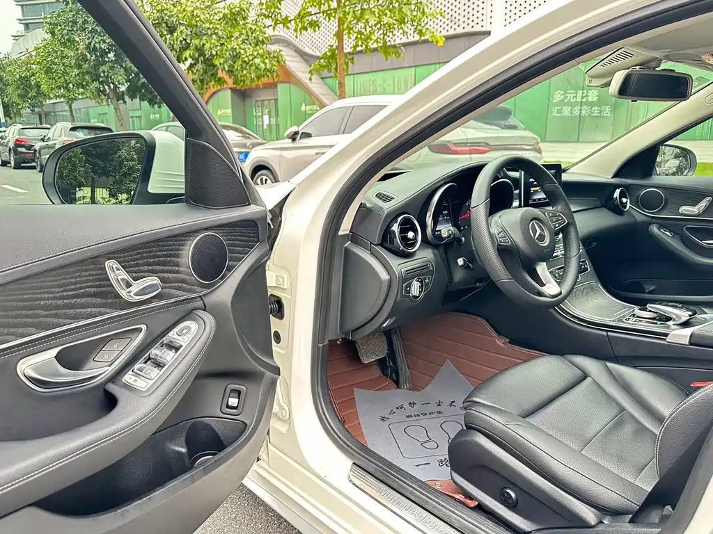 Mercedes-Benz C-Class — миниатюра 7