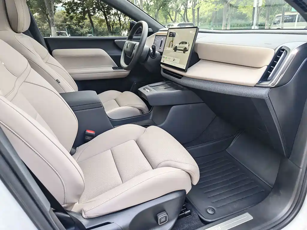 Volvo XC70 PHEV — миниатюра 13