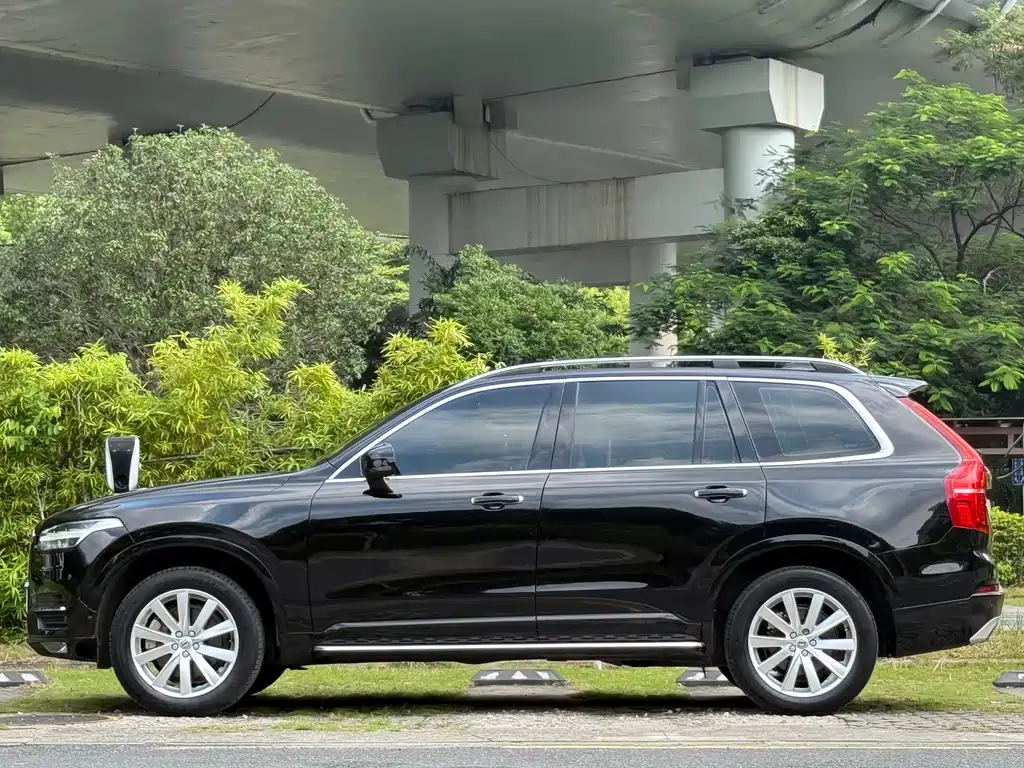 Volvo XC90 2018 T6 5 мест