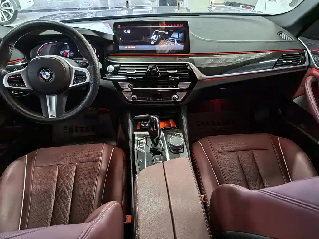 BMW 5 Series — миниатюра 9