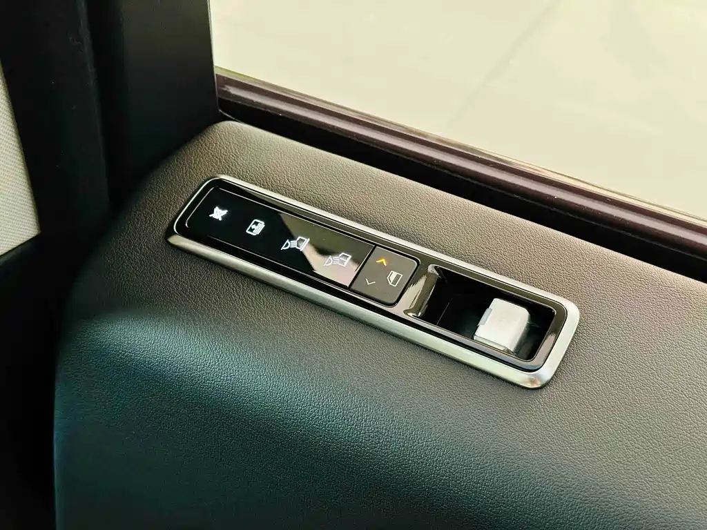 Land Rover Range Rover — миниатюра 15