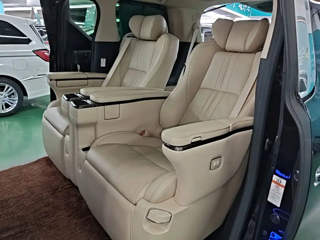 Toyota Vellfire — миниатюра 17