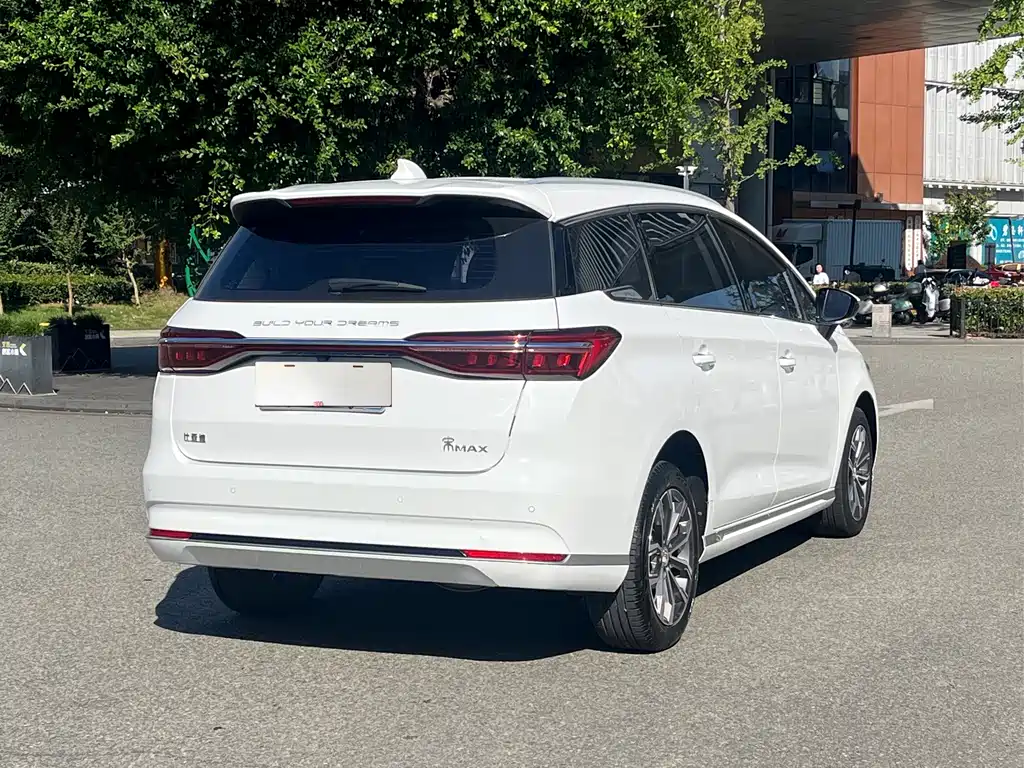 BYD MAX — миниатюра 5