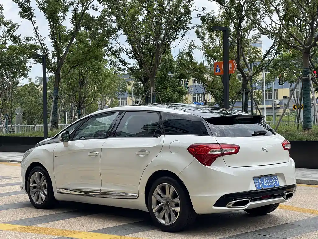 DS 5 2014 1.6T Luxury THP160