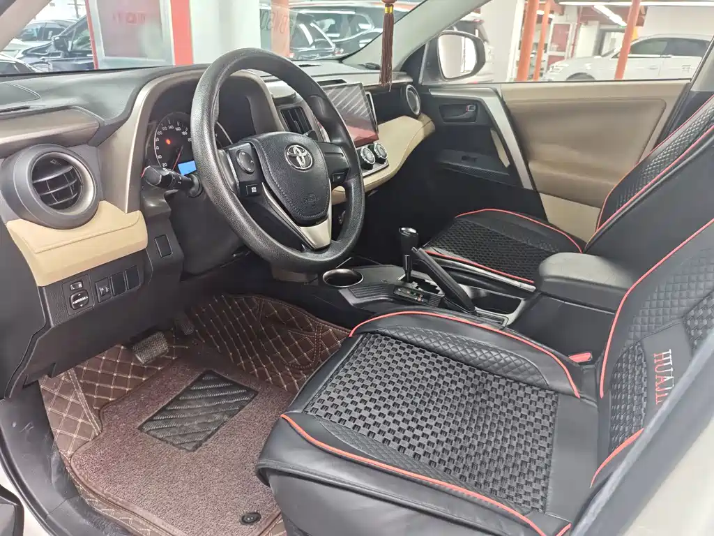 Toyota RAV4 — миниатюра 7