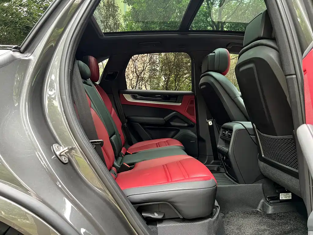 Porsche Cayenne — миниатюра 12