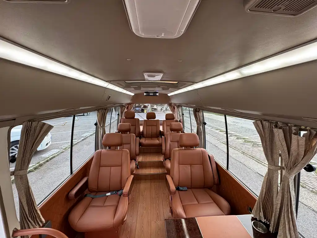 Toyota Coaster — миниатюра 11