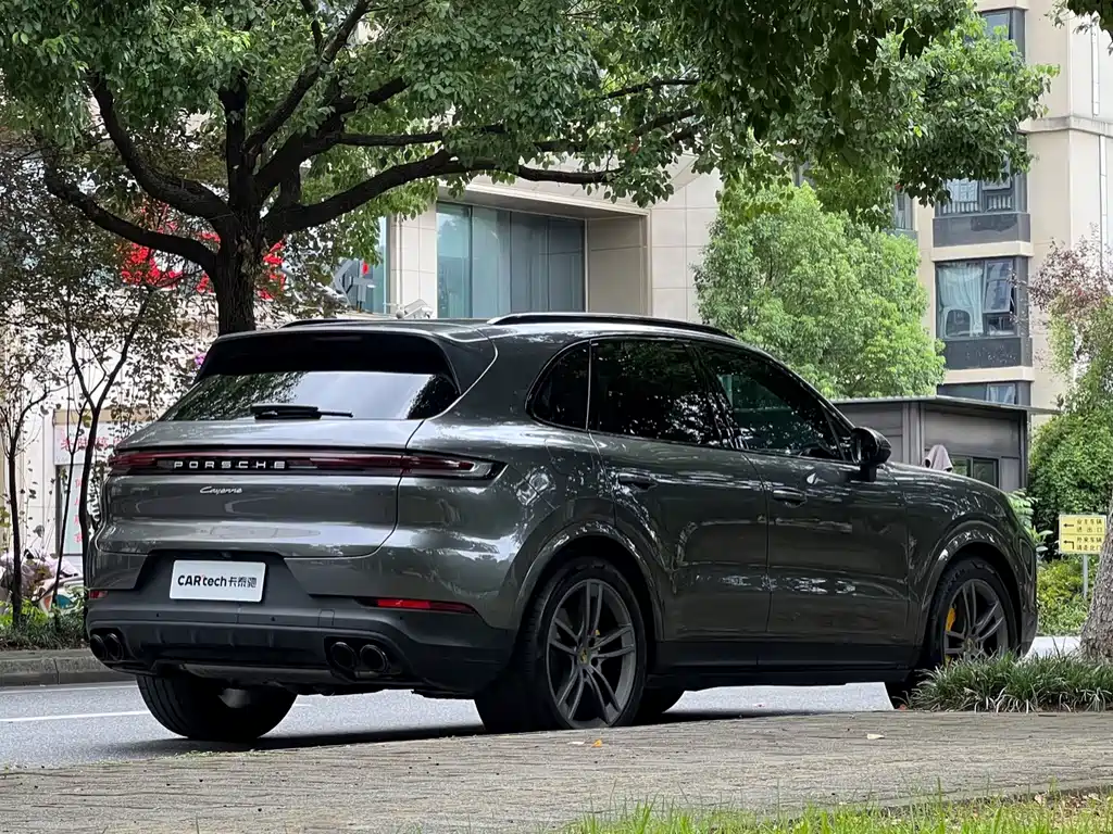 Porsche Cayenne — миниатюра 5