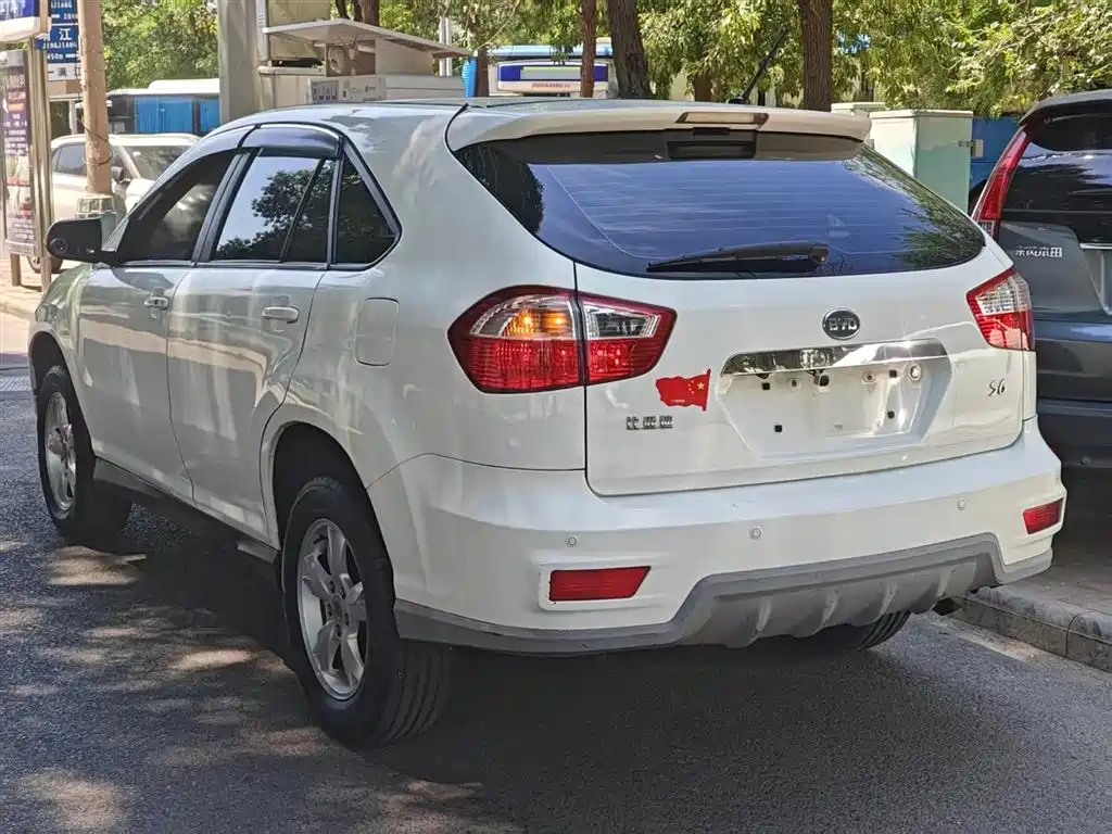 BYD S6 2011 2.4L AT Premium