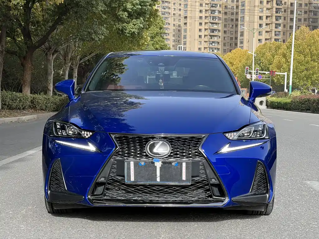 LEXUS IS