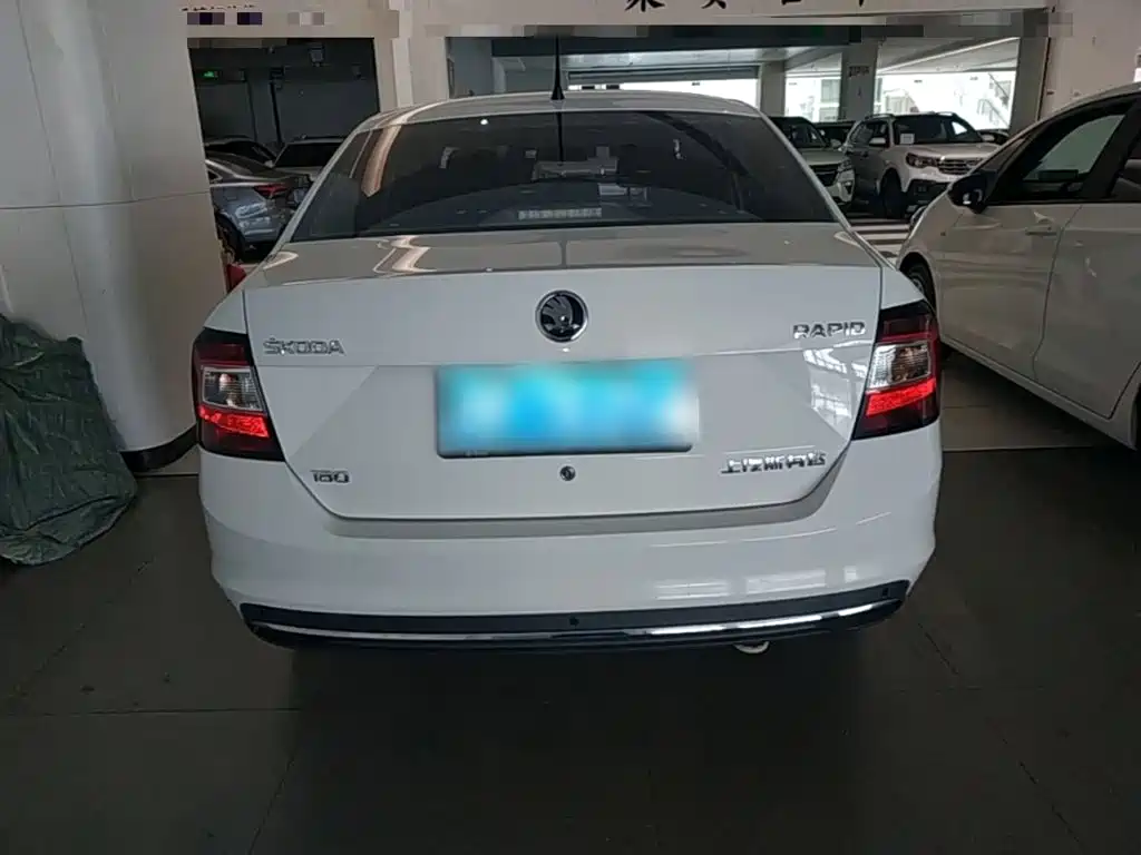 Skoda Rapid — миниатюра 6