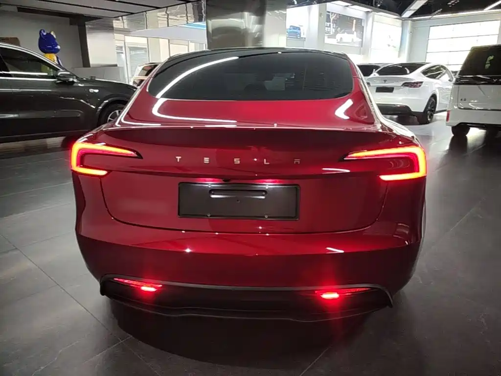 Tesla Model 3 — миниатюра 6