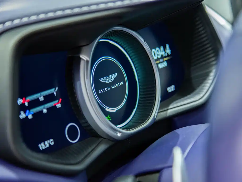 Aston Martin DB11 4.0T V8 Coupe, фото 9