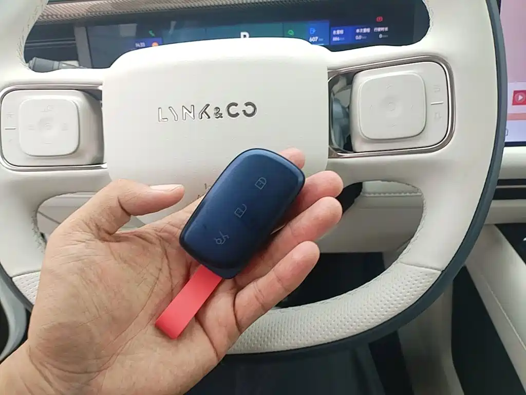 Lynk & Co 900 2025 1.5T Ultra 6 мест