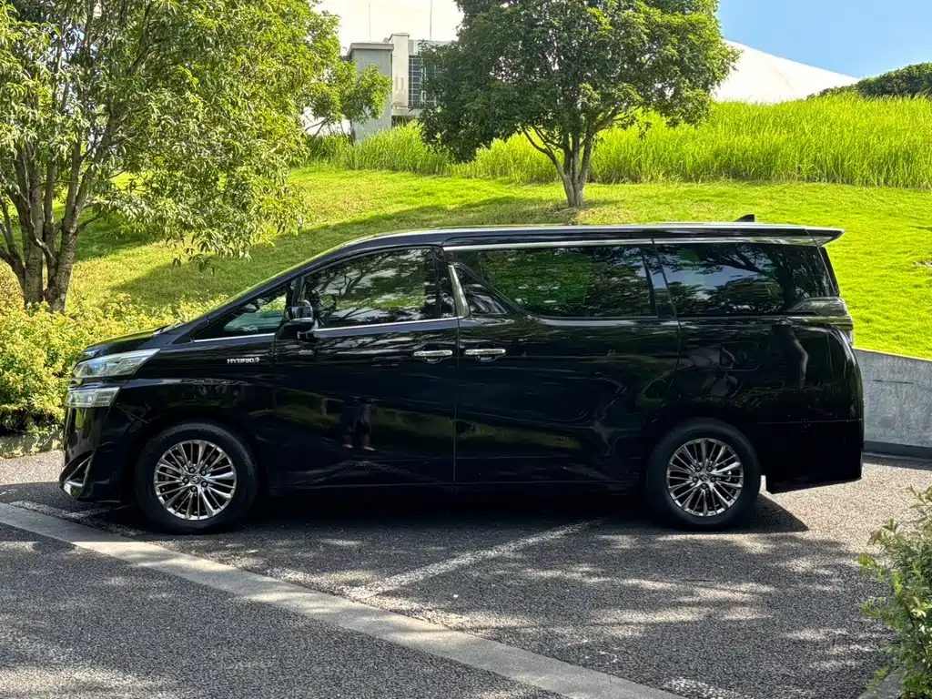 Toyota Vellfire 2020 2.5L HV Luxury