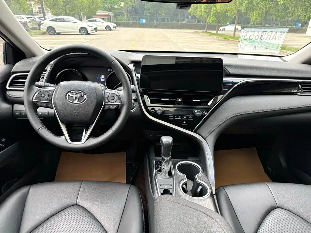 Toyota Camry 2023 2.0G Luxury