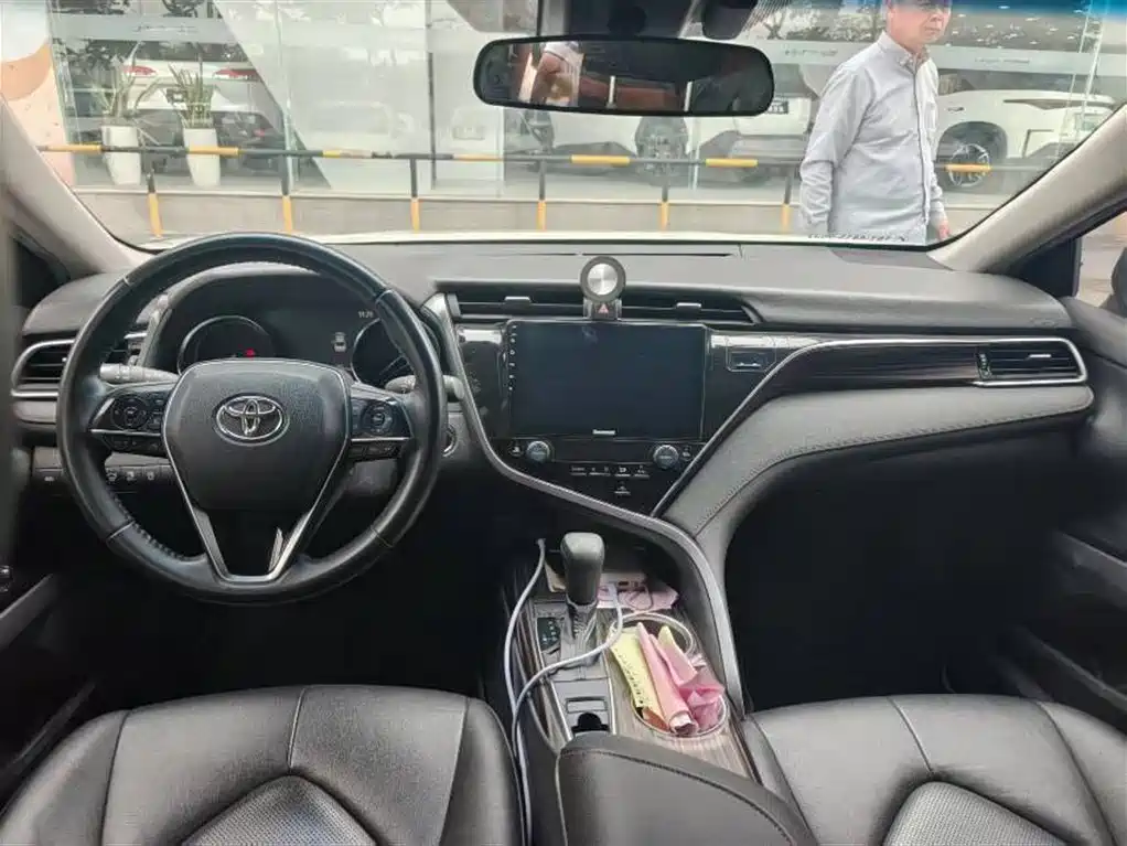 Toyota Camry 2019 2.0G Luxury