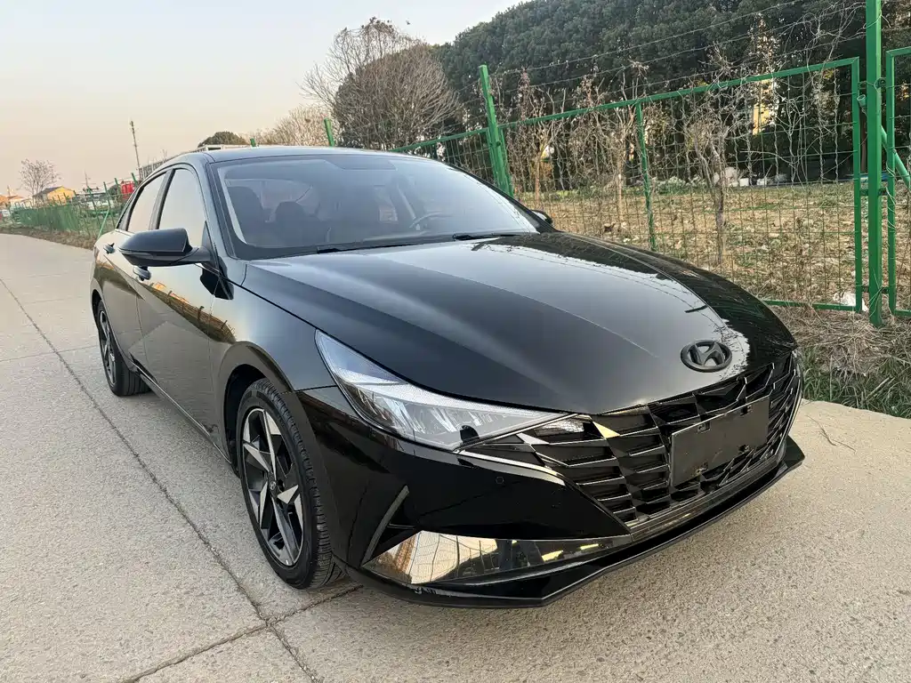 HYUNDAI ELANTRA