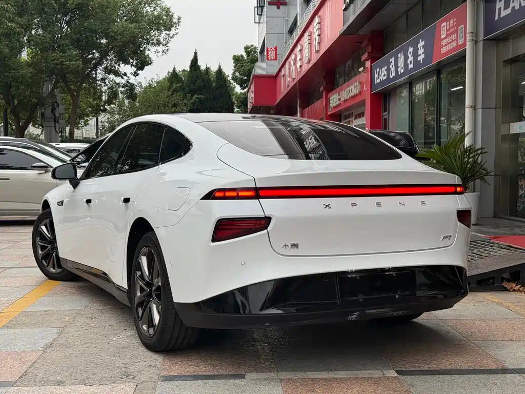 XPeng P7 — миниатюра 10