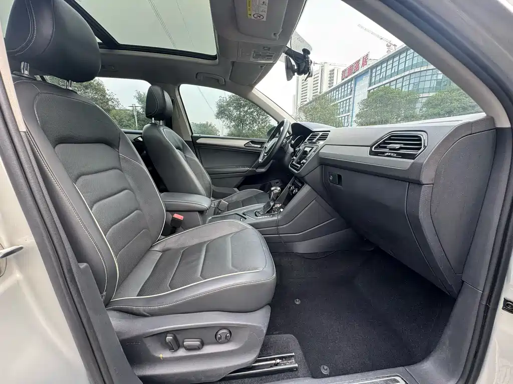 Volkswagen Tiguan L L 2017 330TSI AT Flagship