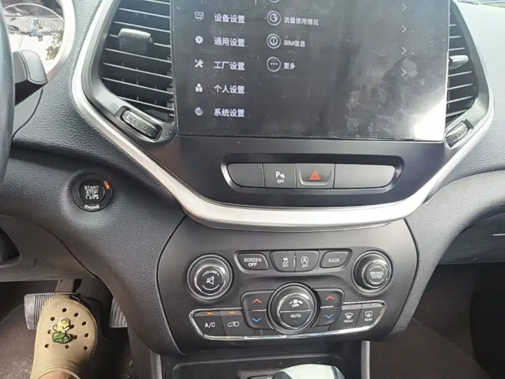 Jeep Cherokee — миниатюра 13